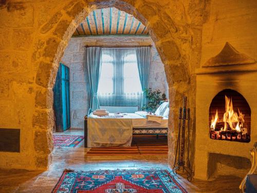 En eller flere senge i et værelse på Mahperi Cappadocia Cave