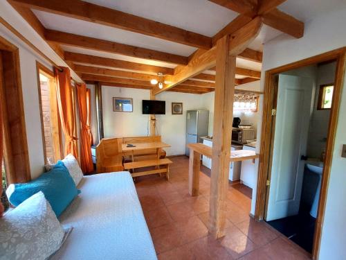 Køkken eller tekøkken på Cabañas Kalfucura