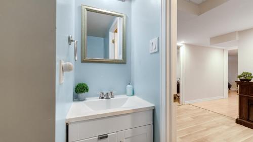 Koupelna v ubytování Finished 2 BR Apartment in an Upscale Area of Ajax