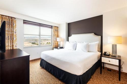 a hotel room with a bed and a window at DeeDee Al Resort in Las Vegas