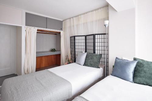 Tokyo Tower Roppongi walk 4 bed, Direct bus to Shibuya