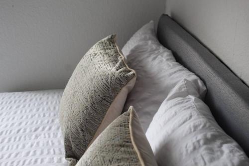 Postel nebo postele na pokoji v ubytování SHM Stays NECAirport M6 Free Parking Available