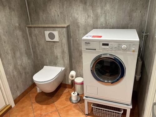 Et badeværelse på 4 person holiday home in Eidsvåg