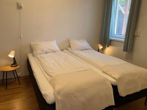 En eller flere senge i et værelse på 4 person holiday home in Eidsvåg