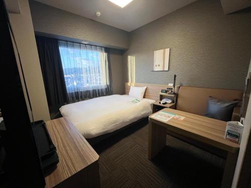 Postel nebo postele na pokoji v ubytování Hotel Route Inn Kasai Hojonoshuku