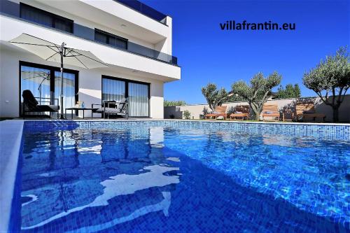 Villa Lela - Heated Pool, Sauna, BBQ, Activities