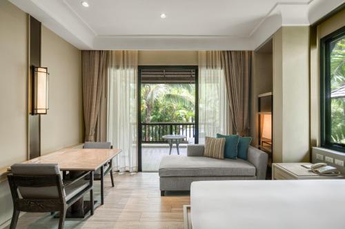 Giường trong phòng chung tại Layana Resort & Spa - Adult Only
