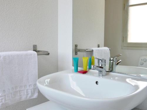 Koupelna v ubytování Maison spacieuse avec terrasse pour 8 personnes - API-1-52-1371