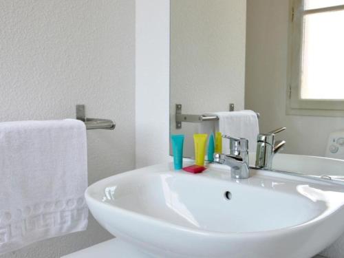 Koupelna v ubytování Maison au Carla-Bayle avec terrasse, idéal 2 personnes - API-1-52-1373