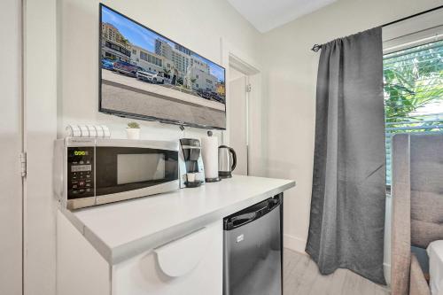 Køkken eller tekøkken på Eden Collection Studio Steps to Beach