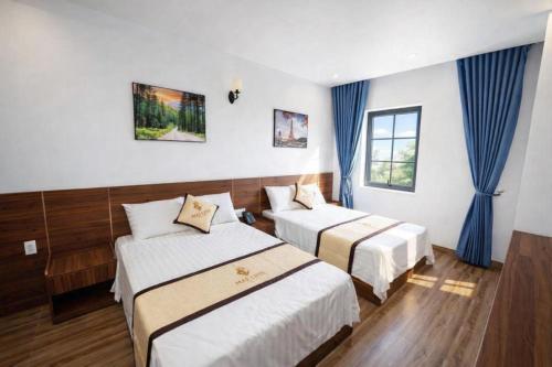 En eller flere senge i et værelse på Mai Linh Hotel