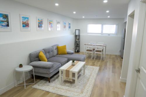 Afbeelding uit fotogalerij van Sunny Suite in Saskatoon