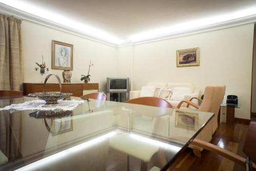 a living room with a glass table and a couch at Helen´s House Apartment in Câmara de Lobos