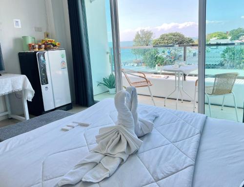 En eller flere senge i et værelse på เดอะซันเซ็ท บางแสน Exclusive Top Floor