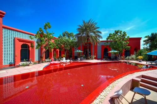 Afbeelding uit fotogalerij van Red Arch Pool Suite Bangtao Phuket in Ban Pak Lak