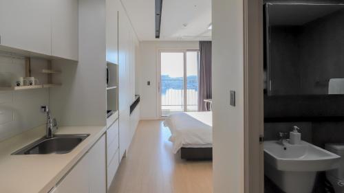 Et badeværelse på 오리엔 속초 호텔