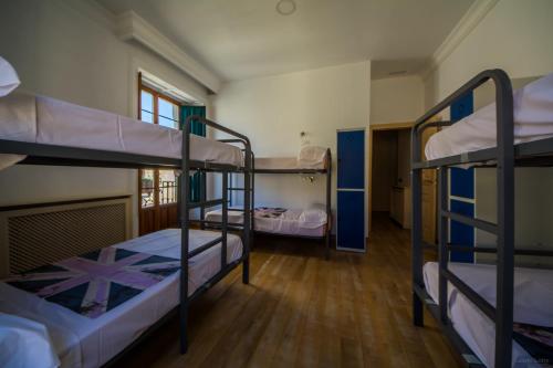 Katil atau katil-katil dalam bilik di Hostel Covent Garden by gaiarooms