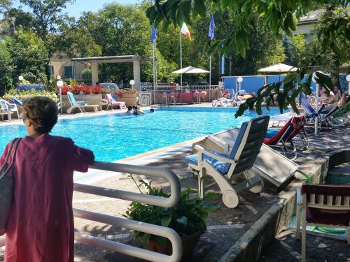 Kolam renang di atau dekat dengan Mondial Park Hotel