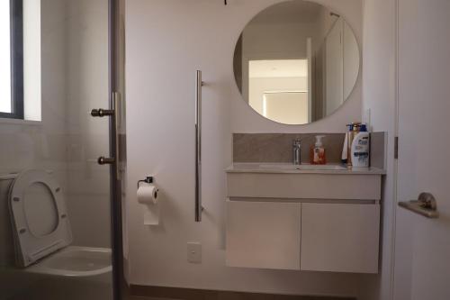 Koupelna v ubytování Brand New 2Bed2Bath By Playground Near Town Centre