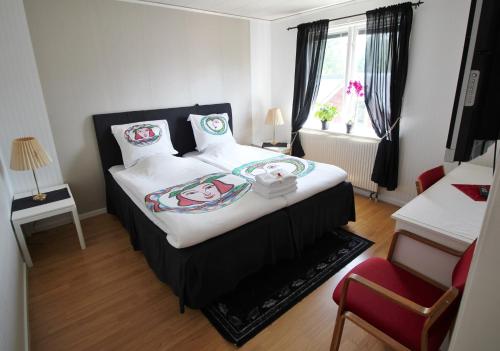 Postel nebo postele na pokoji v ubytování Orrefors hotell & restaurang