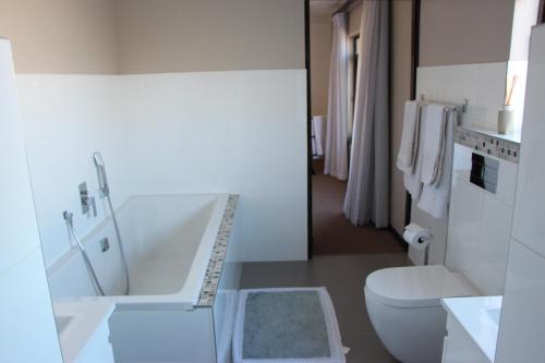 Koupelna v ubytování Seaside Hermanus Guest Room