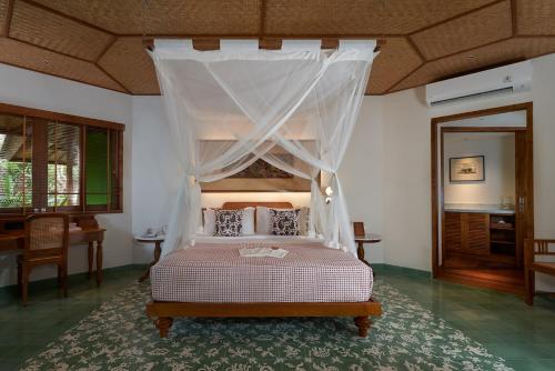Tandjung Sari Hotel — Bedroom