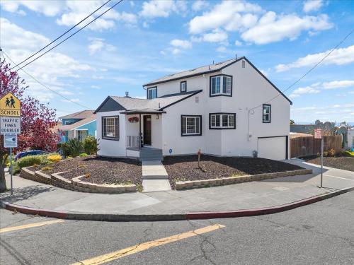 Gallery image of Beautiful Studio in Maxwell Park in Oakland
