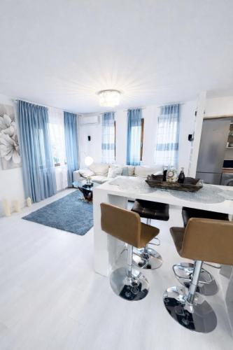 Et opholdsområde på Hill top apartment