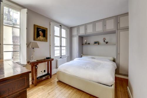 Llit o llits en una habitació de Marais Temple ID 258