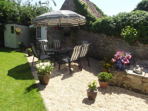 A porch or other outdoor area at Old Schoolhouse 