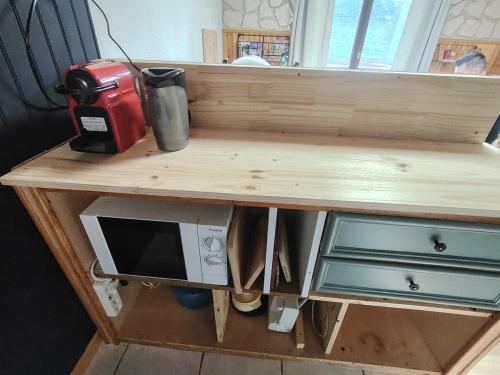 Een keuken of kitchenette bij Appartement type chalet savoyard cosy