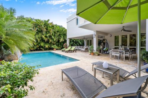 Swimmingpoolen hos eller tæt på Villa Escada in Dorado Beach Resort Private Pool
