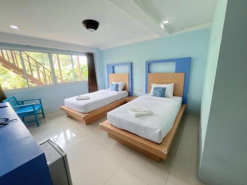 En eller flere senge i et værelse på Krabi Serene Loft