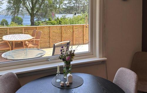 Balkón nebo terasa v ubytování 4 Bedroom Cozy Home In Farsund