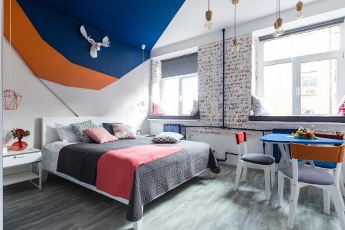 Un pat sau paturi într-o cameră la Homely Apartments Rubika