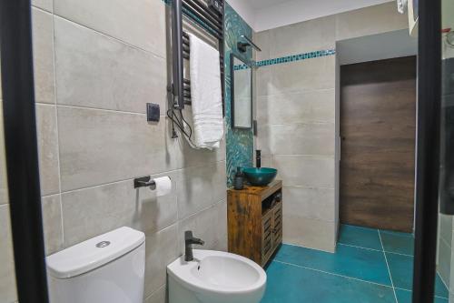 a bathroom with a toilet and a sink at Ospitaria-Suite Sant'Anastasia in Verona