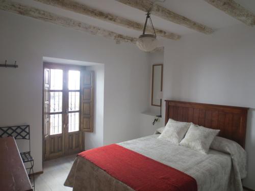 Una cama o camas en una habitación de Apartamentos Turísticos El Losal