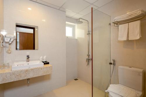 Koupelna v ubytování De Lamour Hotel Da Nang