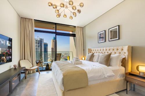 Luxury High-Floor Canal View near Burj Khalifa