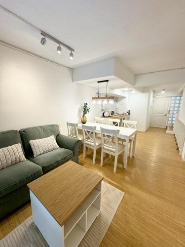 a living room with a green couch and a table at Chatuchak Haus in Bangkok