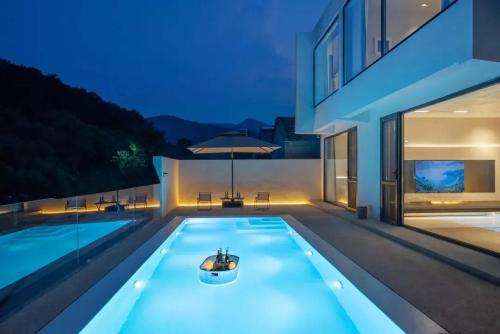 Swimmingpoolen hos eller tæt på DOPO HOMESTAY