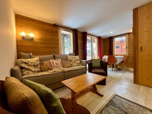 Et opholdsområde på Chalet - Apt 5pax au pied des pistes - parking - skiroom - cheminée - balcons