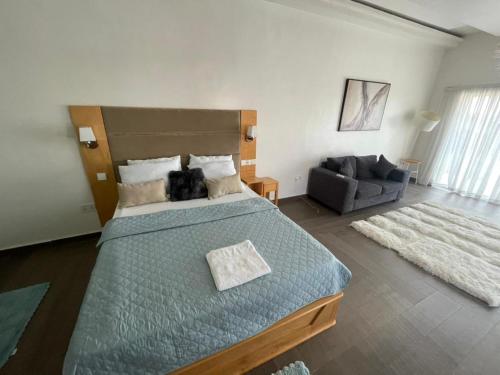 เตียงในห้องที่ Kim's Apartment