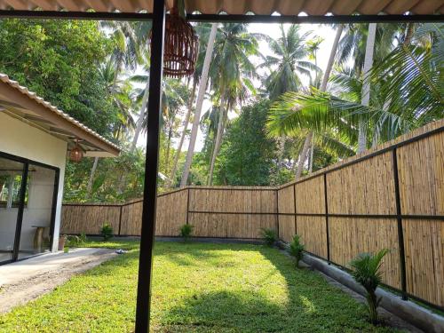 En have udenfor Private Garden Home Koh Phangan