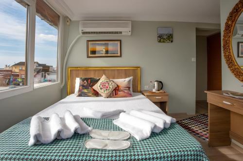 Postel nebo postele na pokoji v ubytování Sofia Corner Hotel