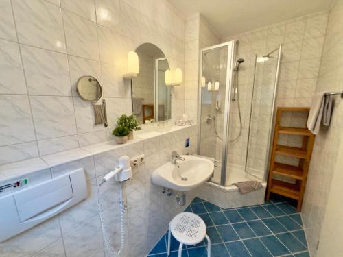 Et badeværelse på Gästehaus Florian