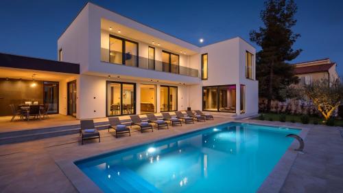 Modern villa Gloria with pool in Vabriga