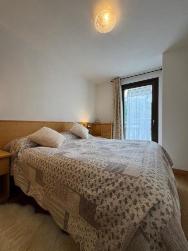 a bedroom with a bed and a window at Suite Panorama in Valdisotto