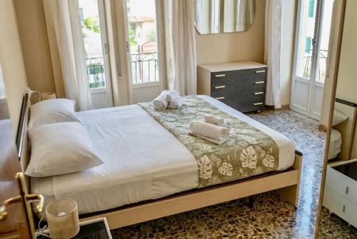 Een bed of bedden in een kamer bij Sperlonga Center Home