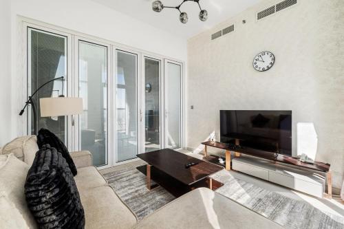 Cozy 1BR Near Metro in Starz Tower 2